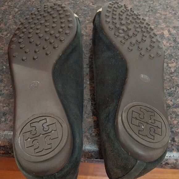 Tory Burch Black and Tan Flats with Snakeskin Accent..Size 8.5....Barely Worn.. - Picture 4 of 8